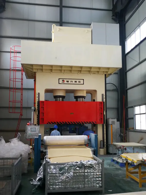 Prensa hidráulica de estructura en H (lado recto) para materiales compuestos